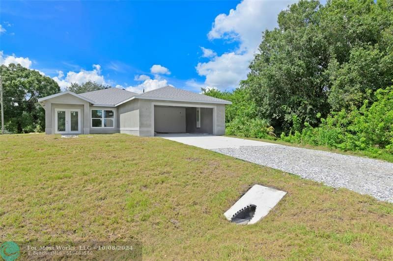 Property Photo:  8815 100th Ct  FL 32967 