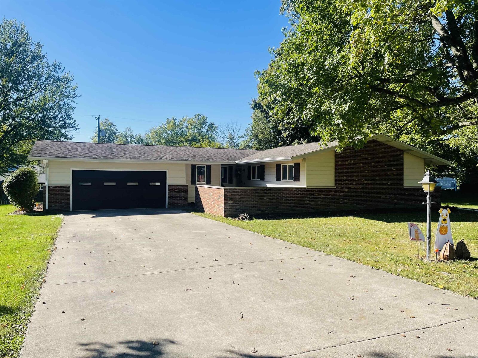 Property Photo: 106 Crestview Dr IN 47553