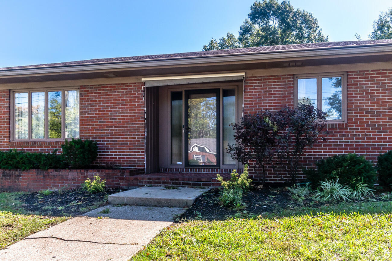 Property Photo:  103 Kent Street  KY 40475 