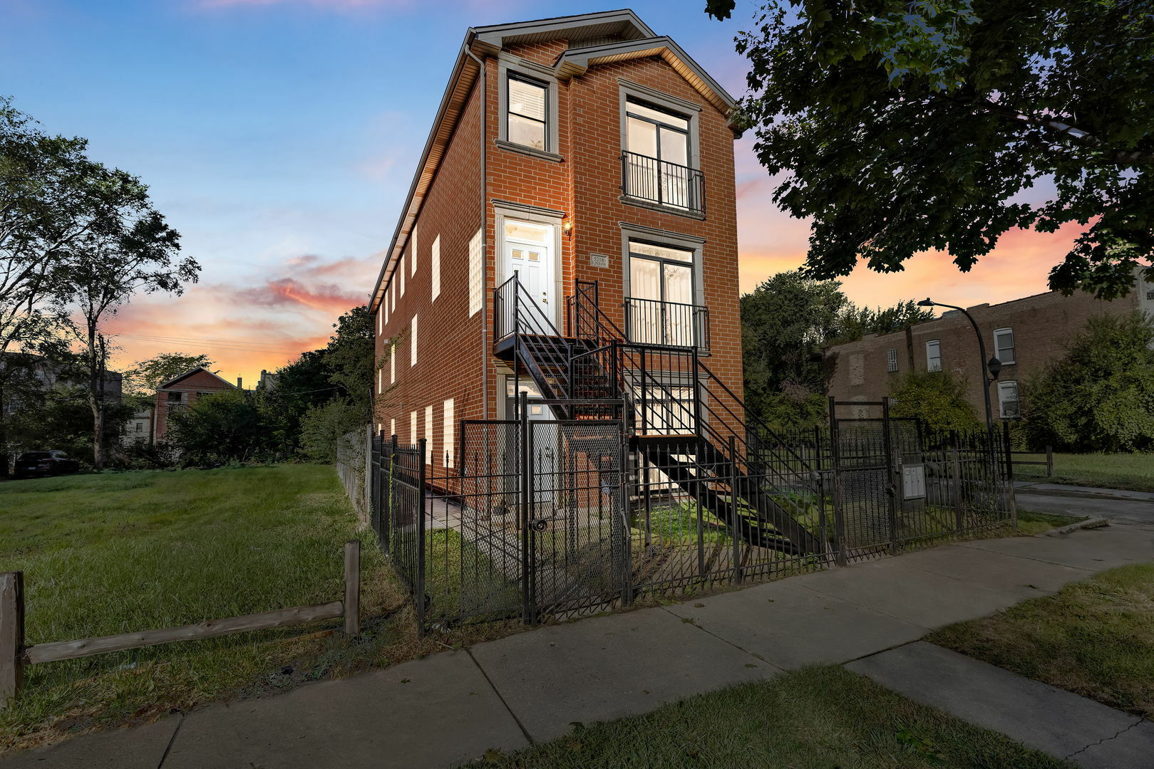 Property Photo:  5218 S Indiana Avenue 3  IL 60615 