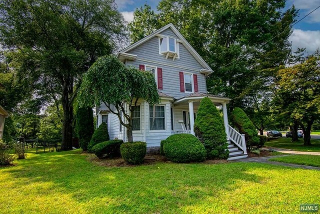 Property Photo:  126 Grant Avenue  NJ 07626 