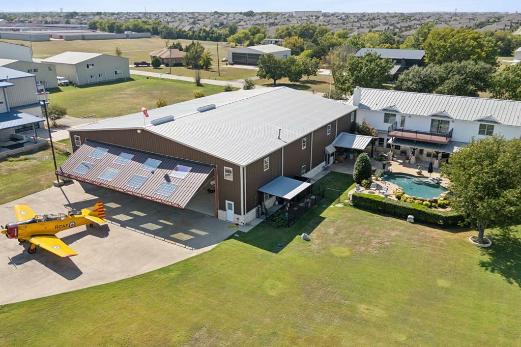 Property Photo:  230 Aero Country Road  TX 75071 