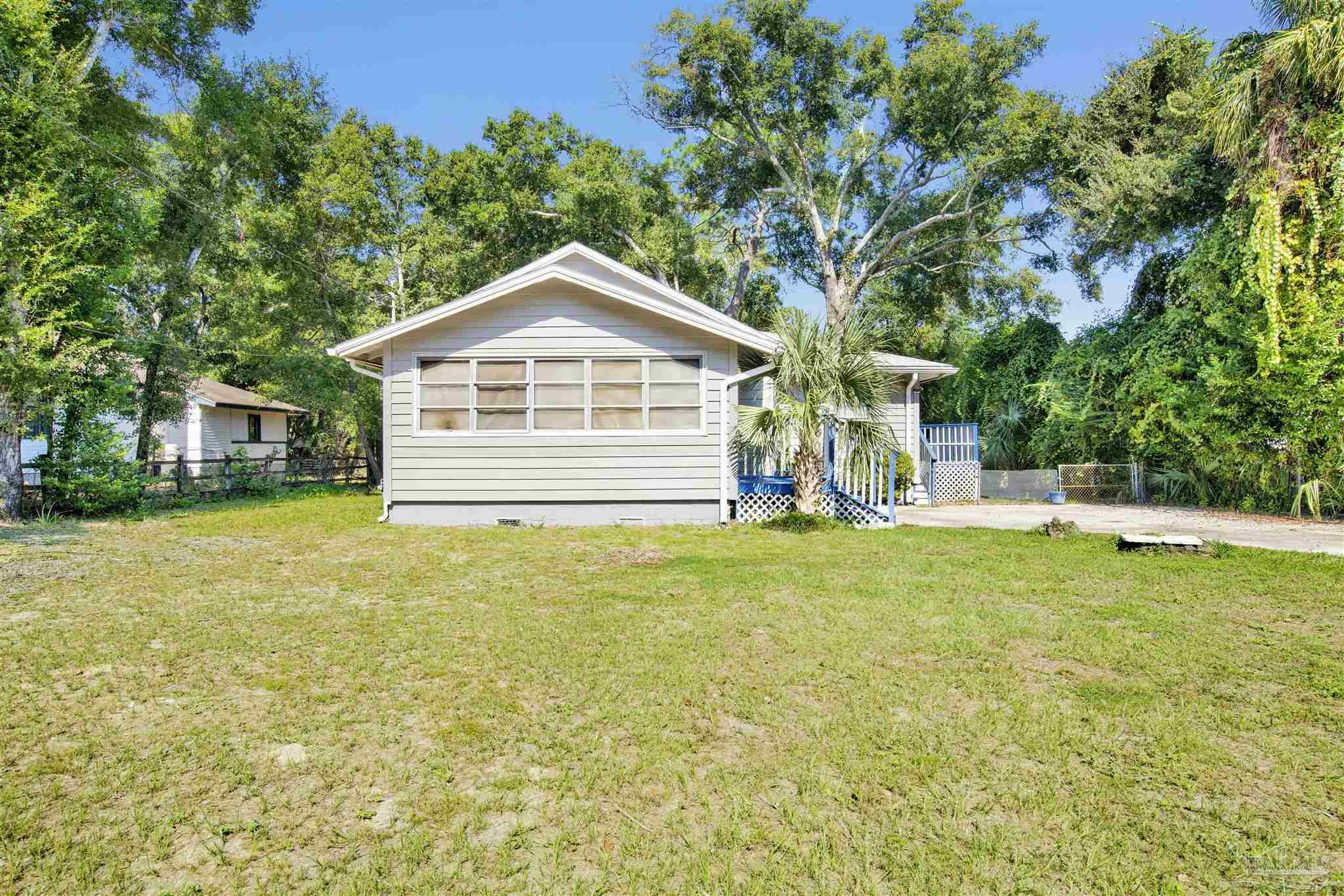 Property Photo:  530 Wynnehurst St  FL 32503 