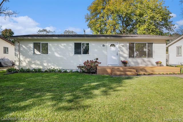 Property Photo:  5085 Lindholm Drive  MI 48383 