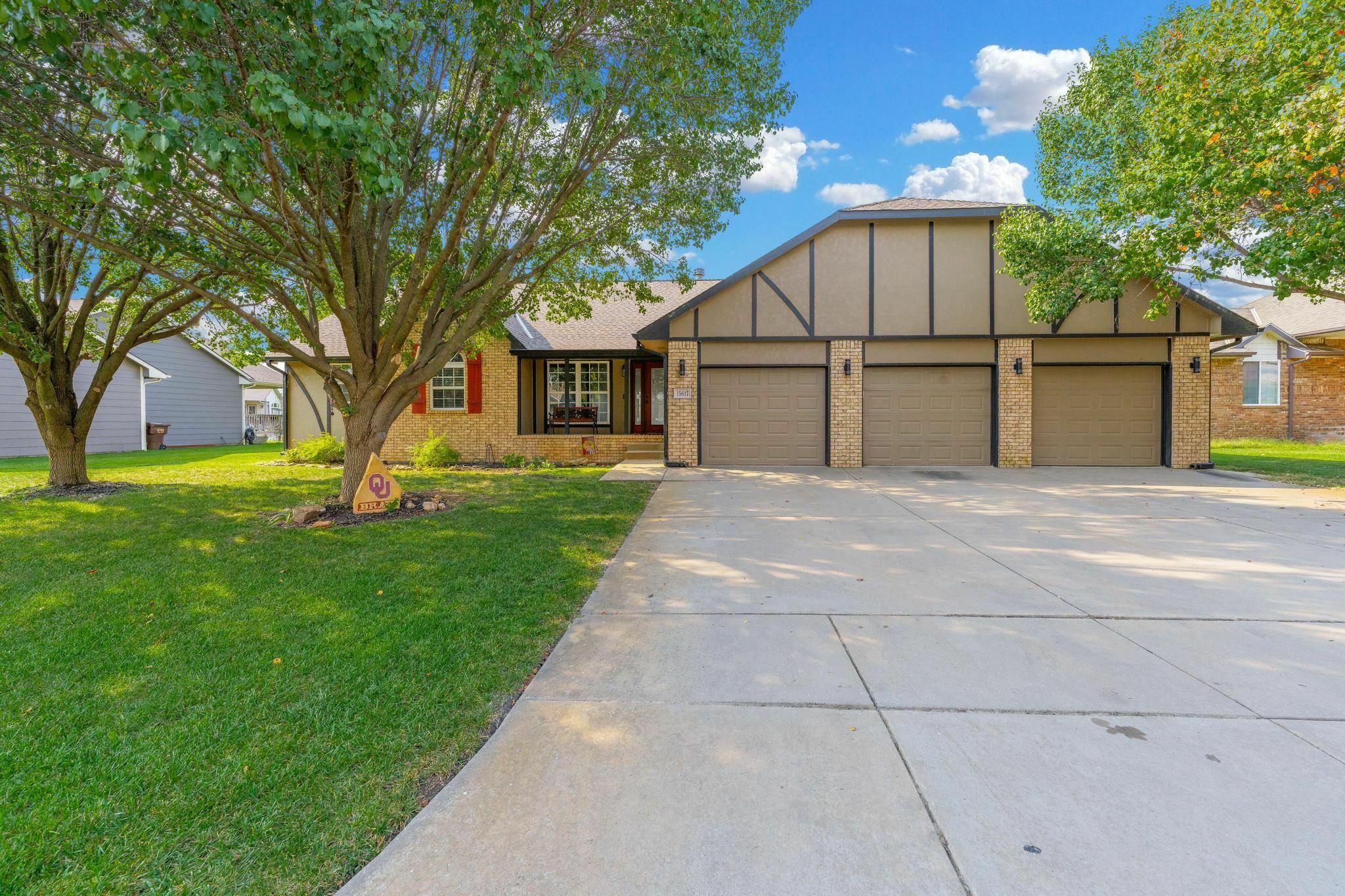 Property Photo:  15617 E Woodcreek St  KS 67230 