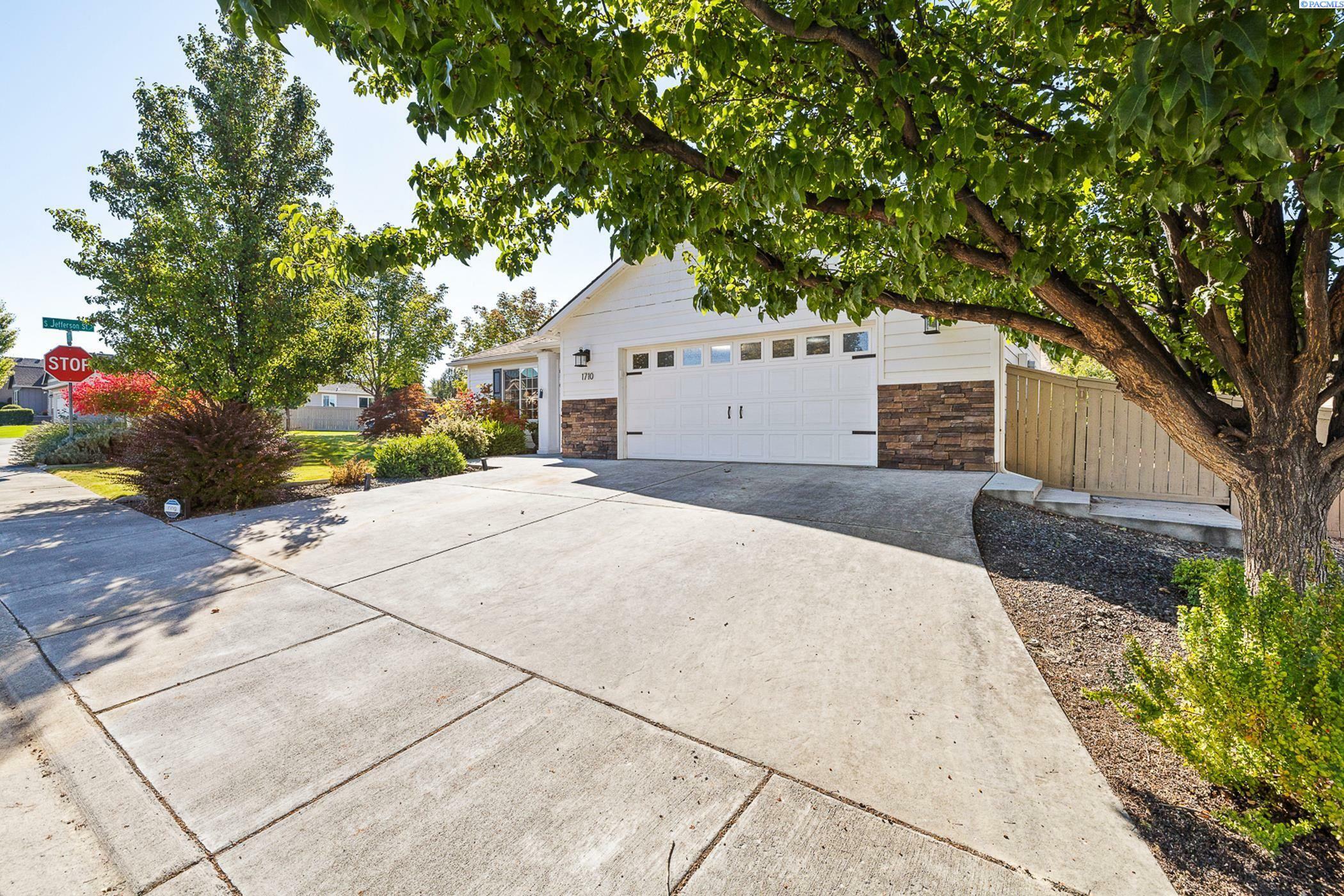 Property Photo:  1710 S Jefferson Pl.  WA 99338 