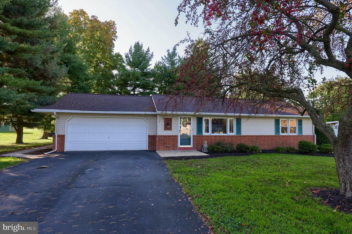 Property Photo:  112 Wynwood Drive  PA 17584 