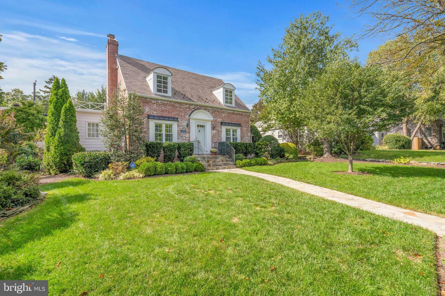 1718 N Harrison Street  Arlington VA 22205 photo