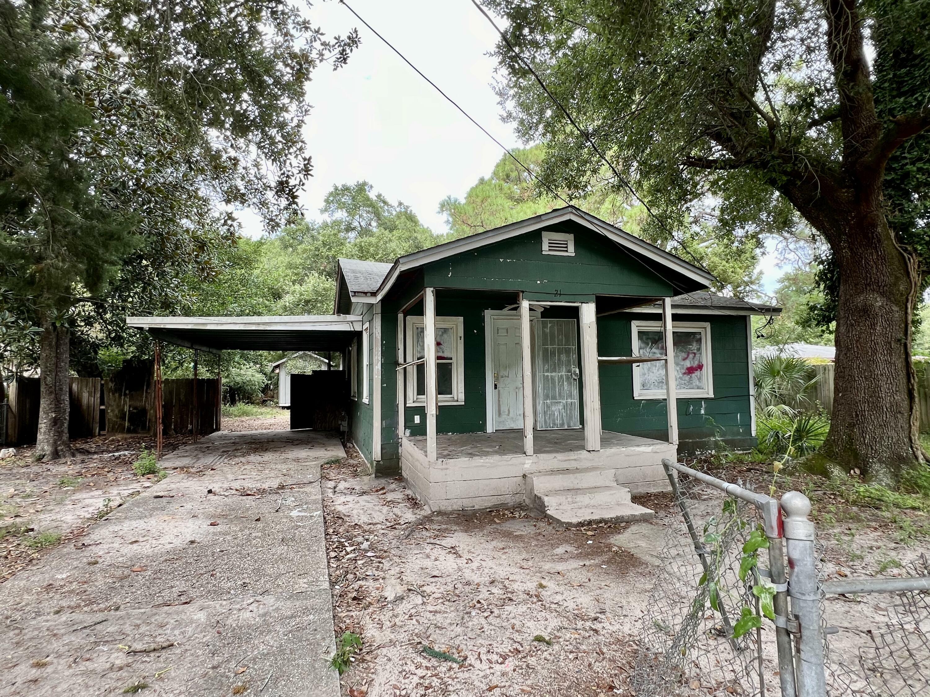 Property Photo:  21 SE Birch Street  FL 32548 