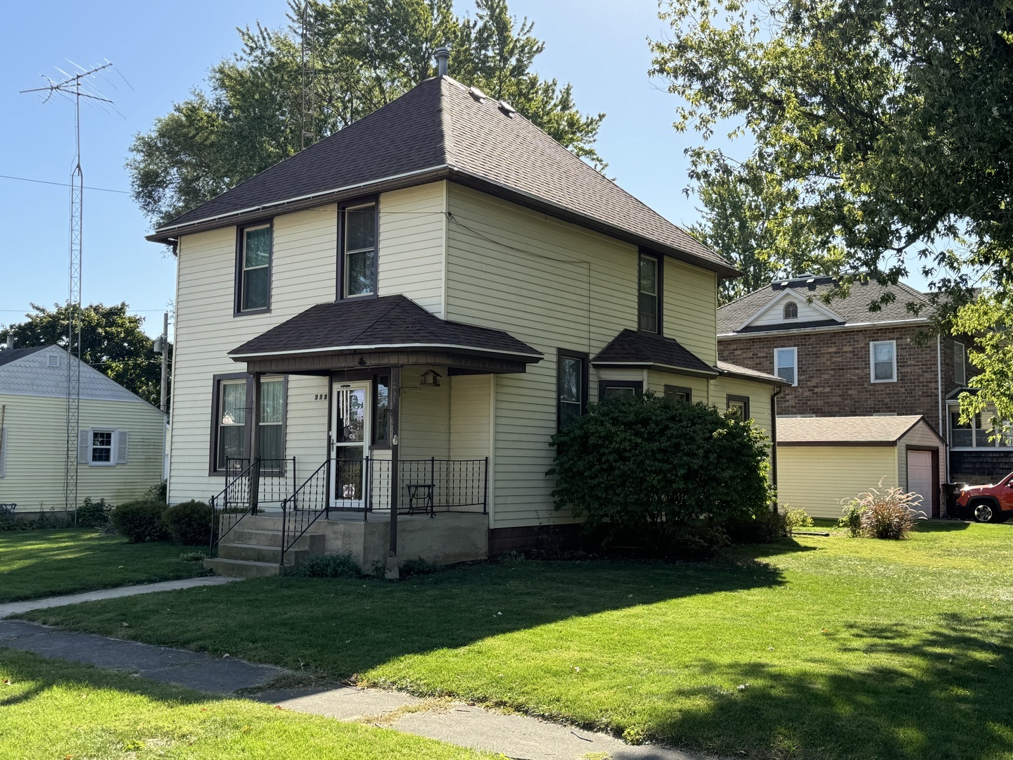 Property Photo:  222 E Myrtle Street  IL 60941 