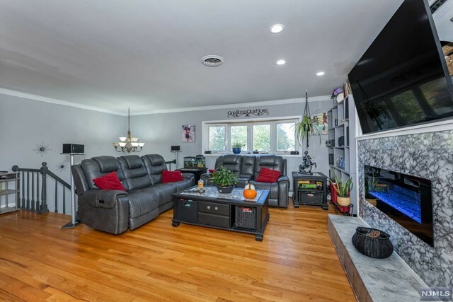 Property Photo:  51 Woodcliffe Avenue  NJ 07424 