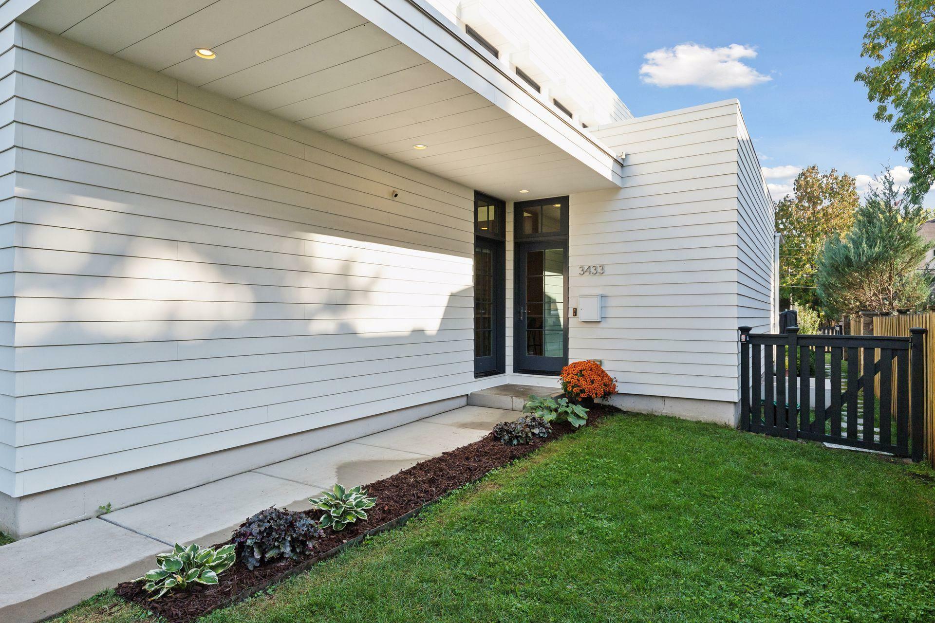 Property Photo:  3433 Saint Paul Avenue  MN 55416 