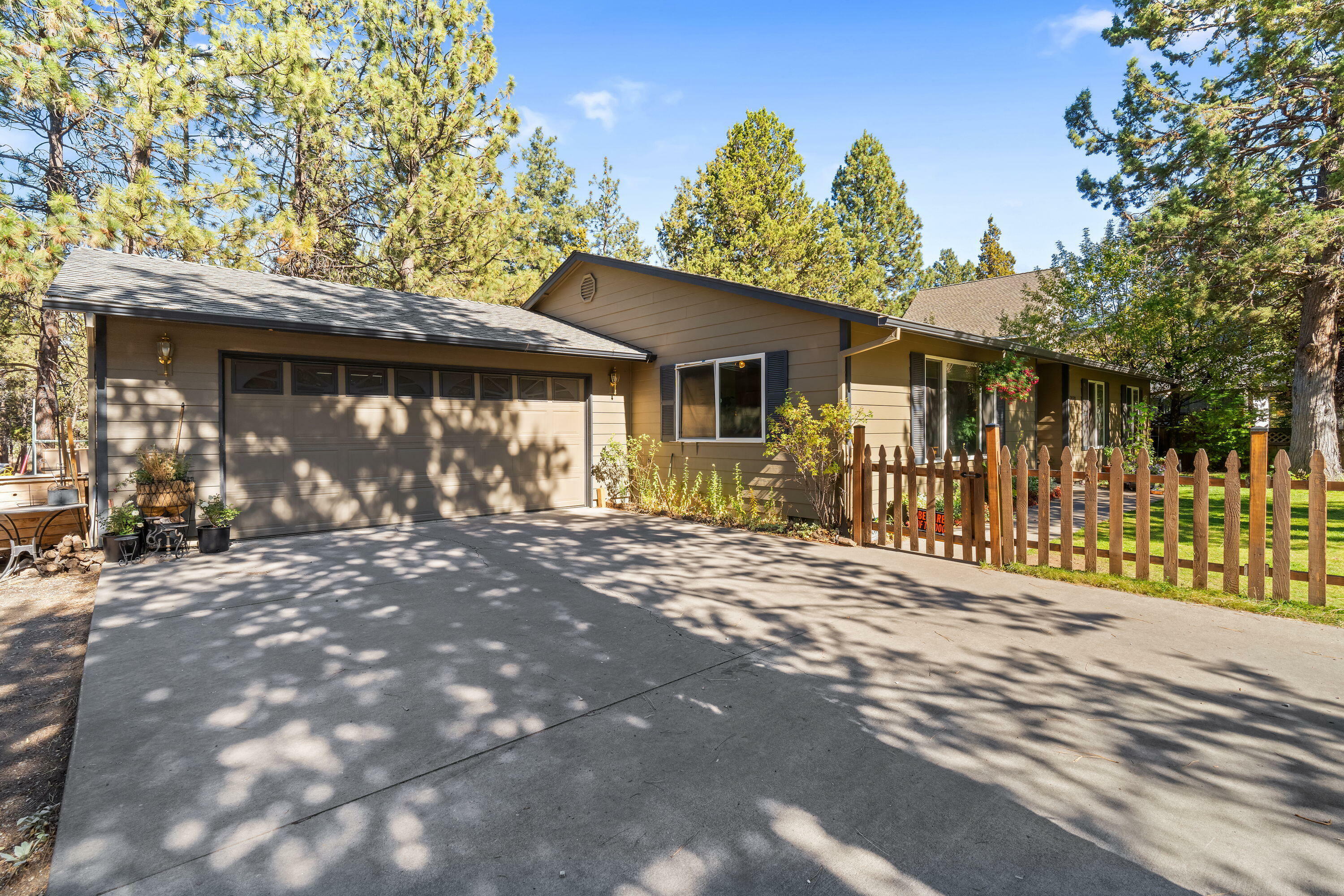 Property Photo:  20590 Woodside Court  OR 97702 