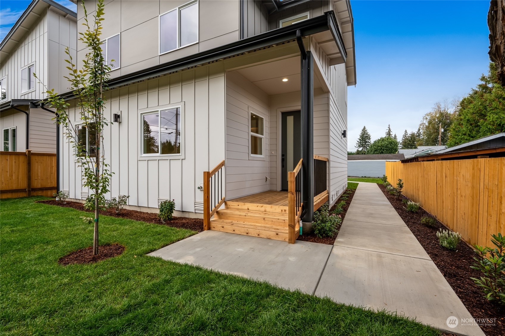 Property Photo:  1903 Jackson Avenue B  WA 98203 