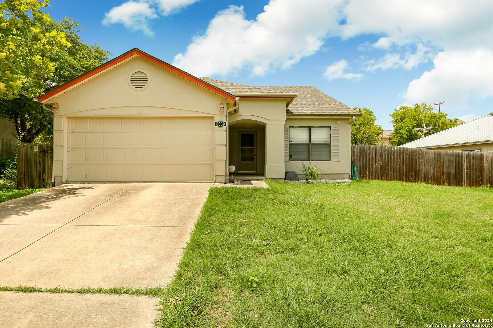 6839 Raintree Path  San Antonio TX 78233 photo