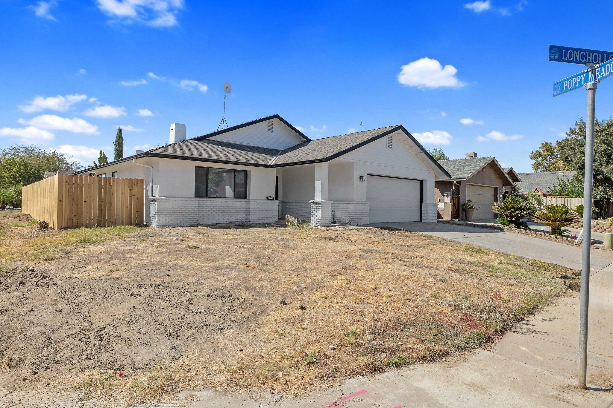 Property Photo:  320 Longhollow Way  CA 93210 