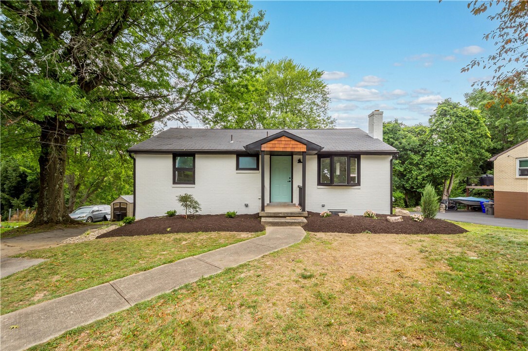 Property Photo: 4137 Grandview Drive PA 15044