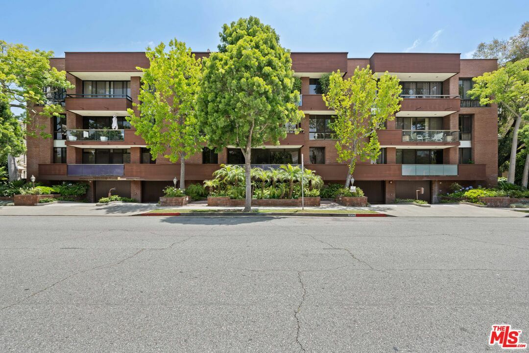 Property Photo:  268  S Lasky Dr 205  CA 90212 