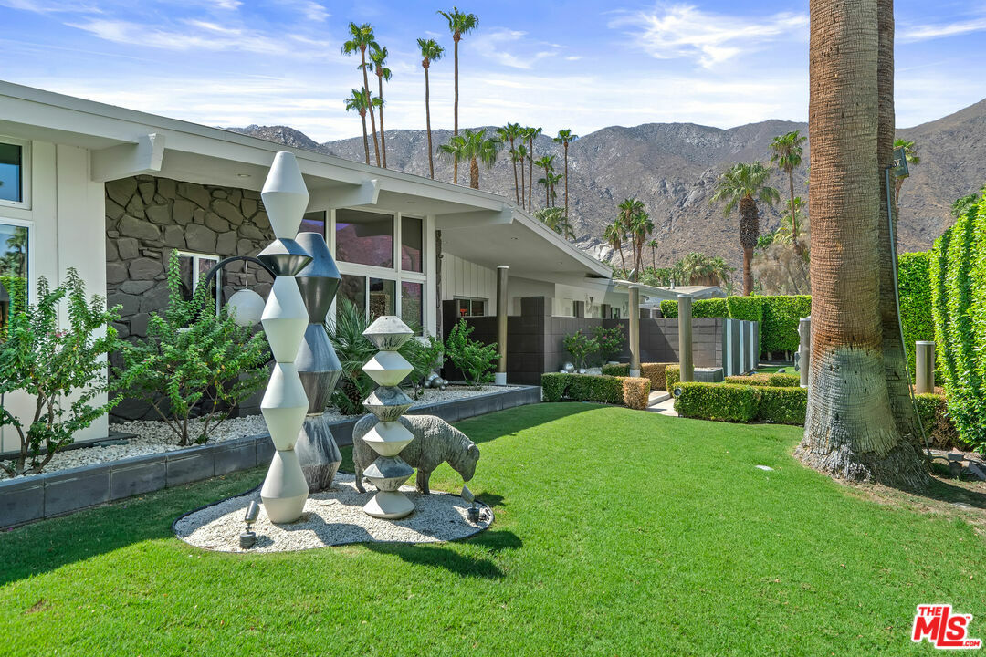 611 W Leisure Way  Palm Springs CA 92262 photo