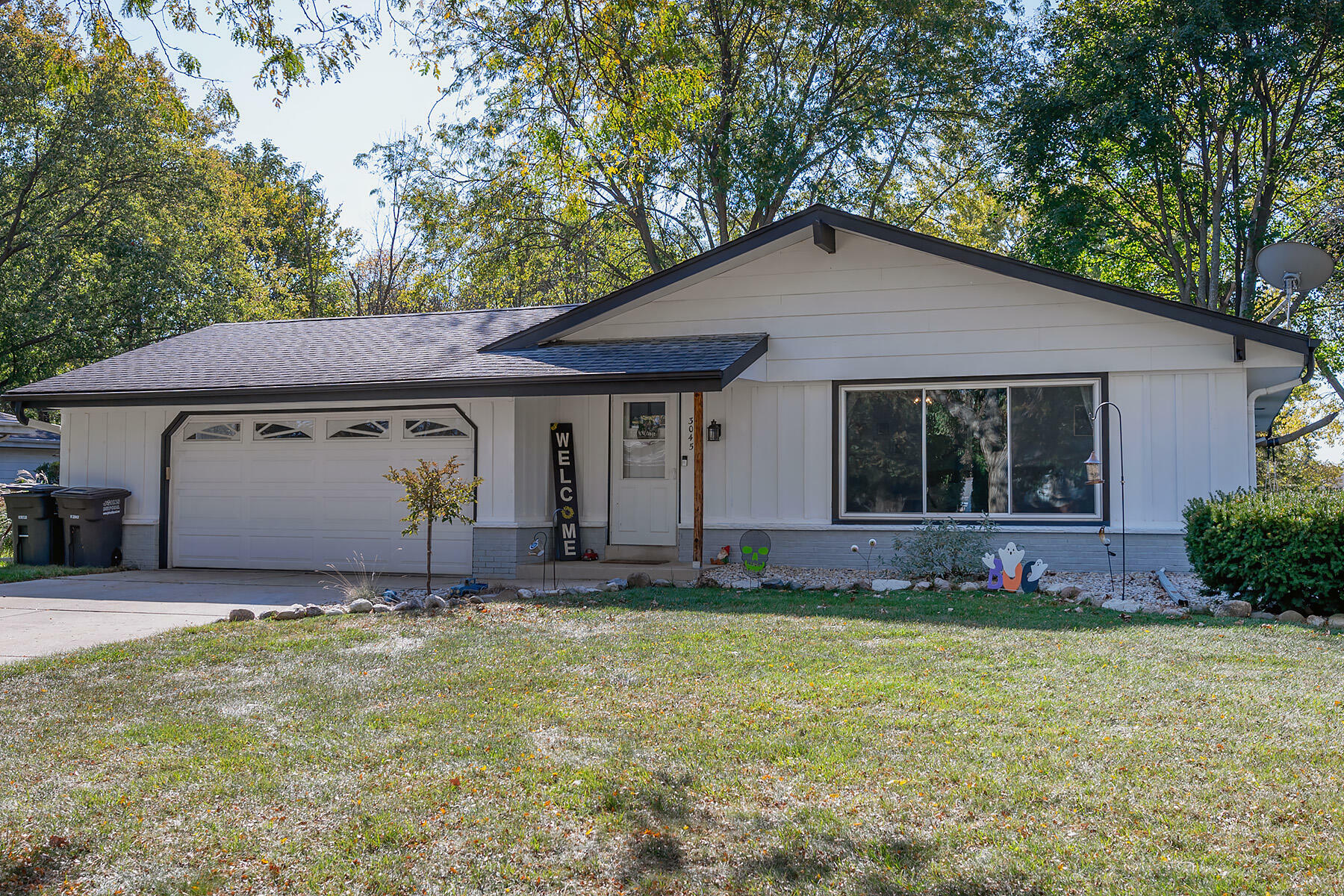 Property Photo:  3045 W Southwood Dr  WI 53132 