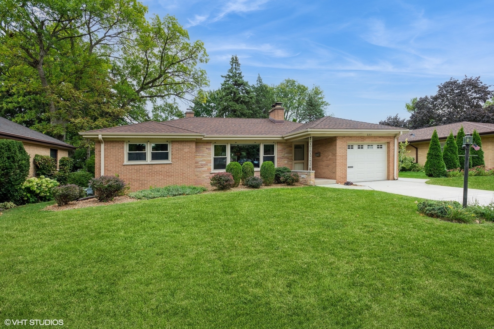 Property Photo:  223 Cambridge Road  IL 60016 