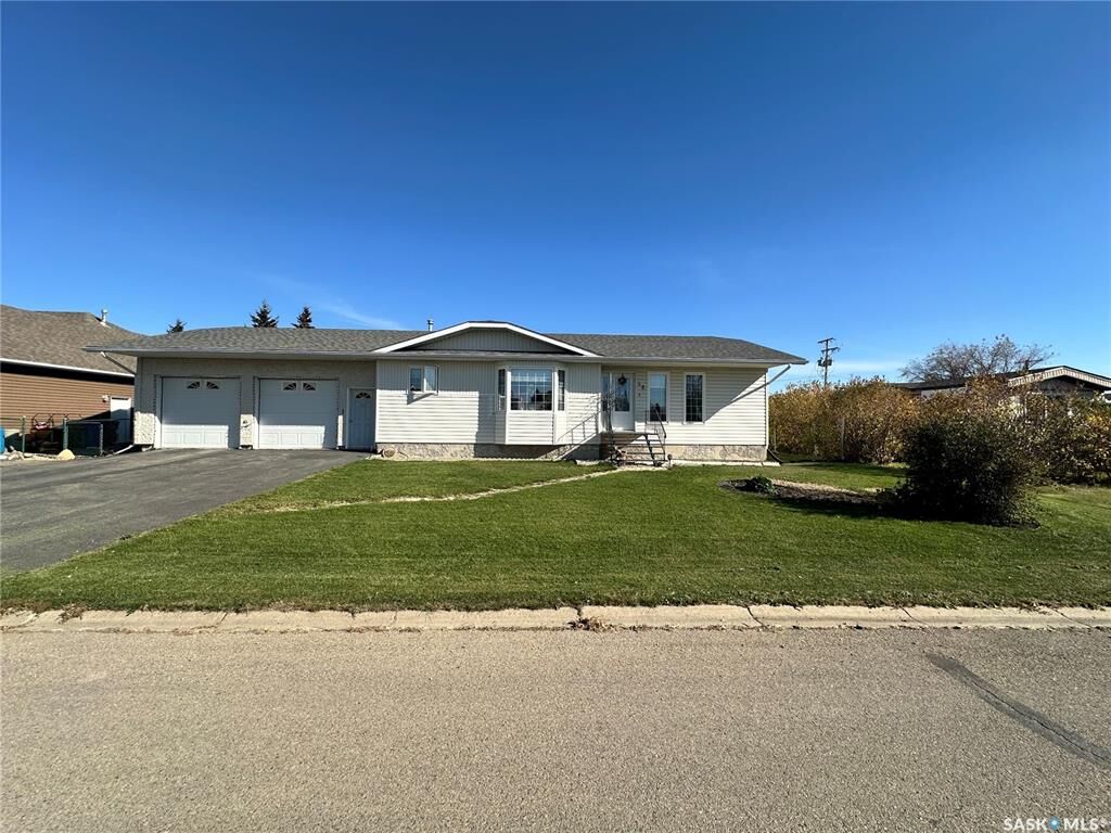 Property Photo:  48 Eisenhower Street  SK S0C 2H0 