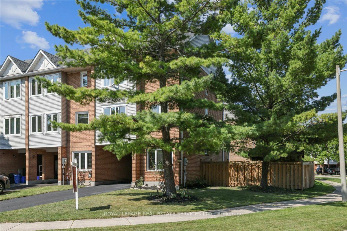 Photo de la propriété:  2320 Strawfield Crt  ON L6H 6C2 