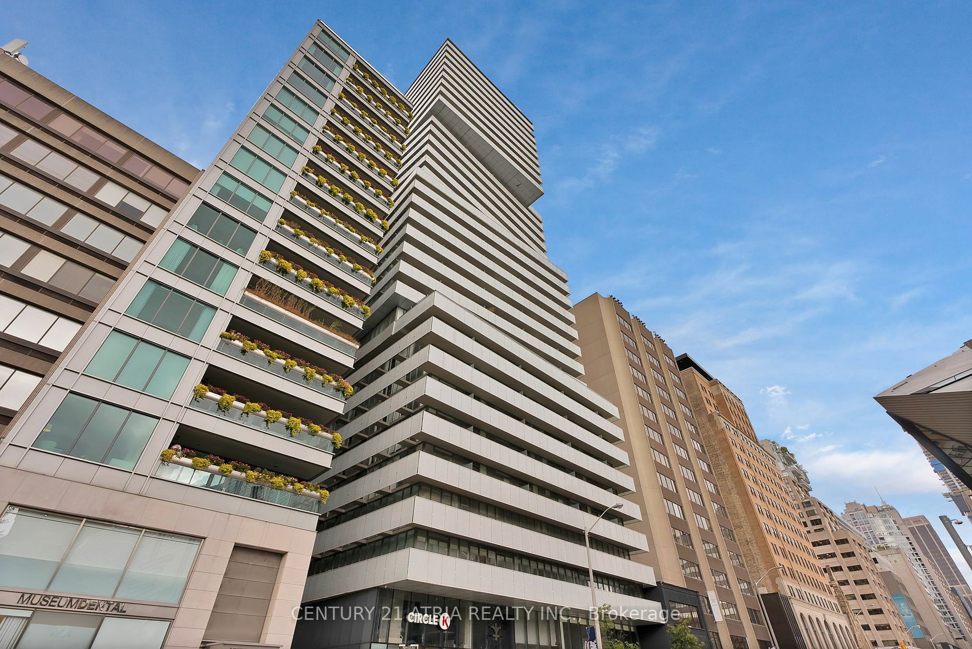 Property Photo:  200 Bloor St W 3002  ON M5S 1T8 