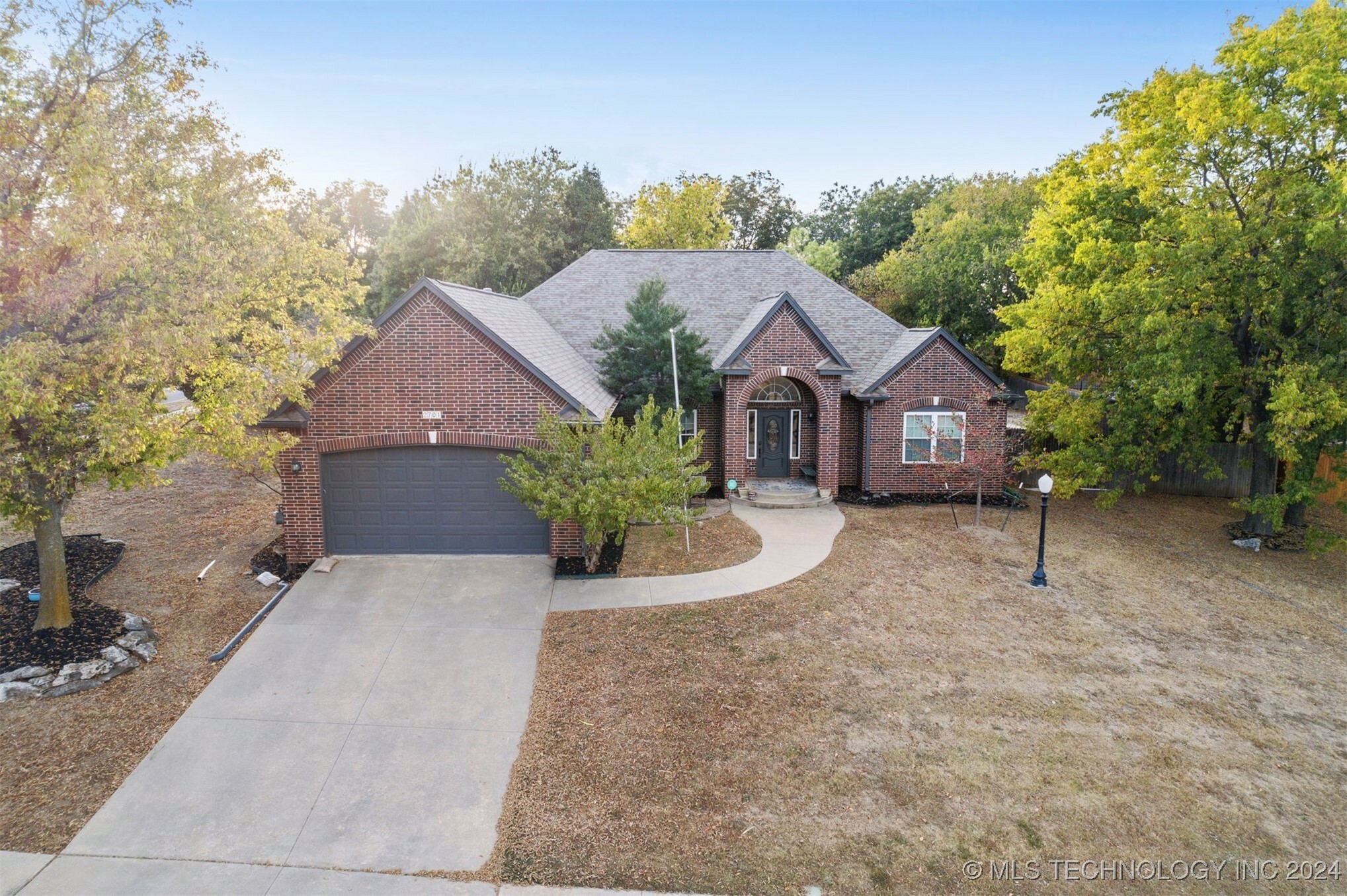 Property Photo:  2701 Forest Ridge Parkway  OK 74017 