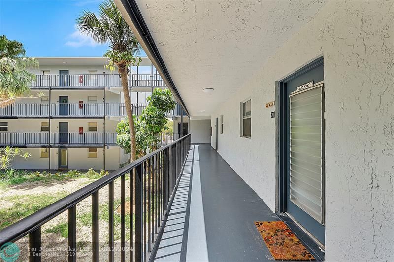 Property Photo: 2800 Somerset Dr 201J FL 33311