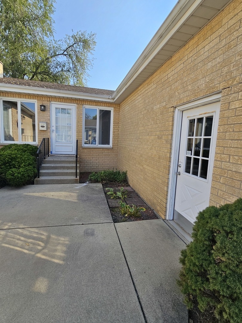 Property Photo:  10164 W Cermak Road  IL 60154 