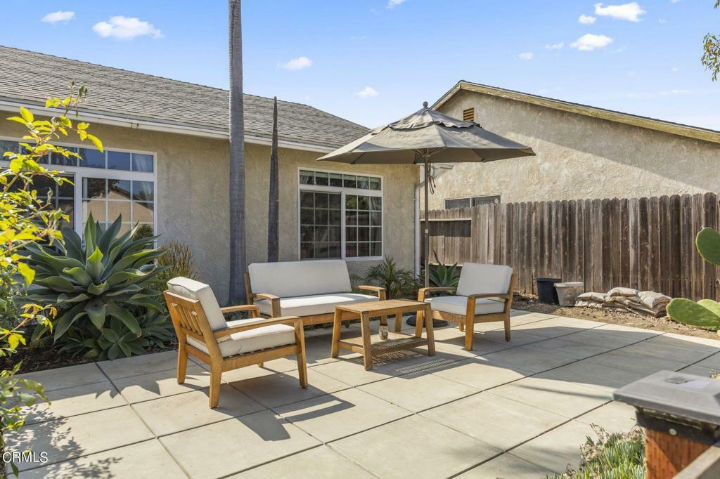 Property Photo:  250 Seneca Street  CA 93001 