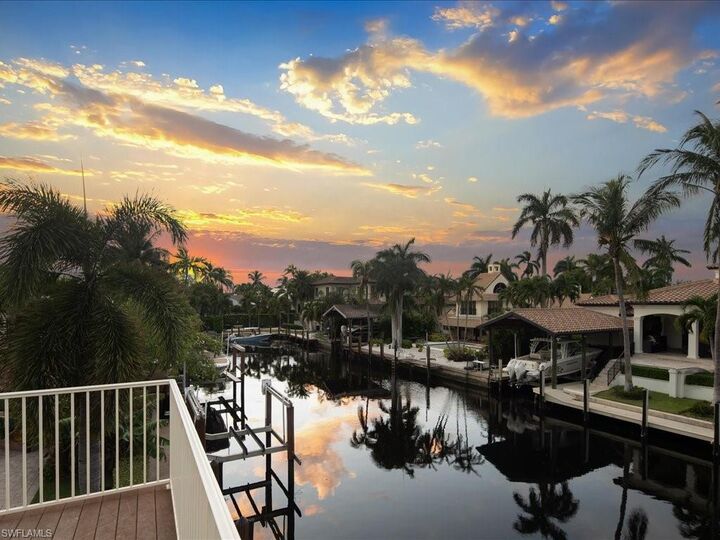 Property Photo: 453 18th Ave S FL 34102