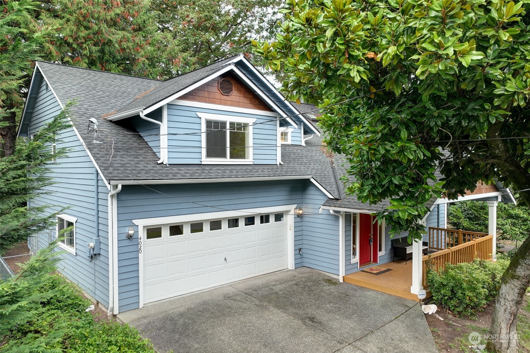 Property Photo:  4020 NE 174th Street S  WA 98155 