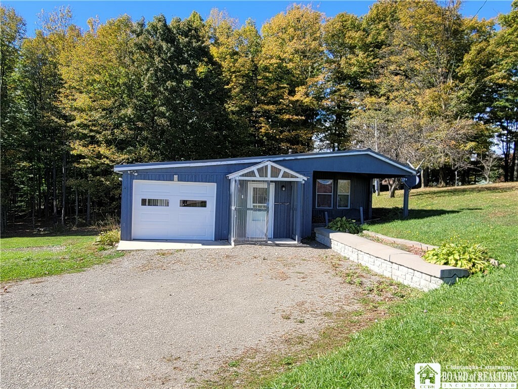 Property Photo:  8771 Hahn Road  NY 14063 