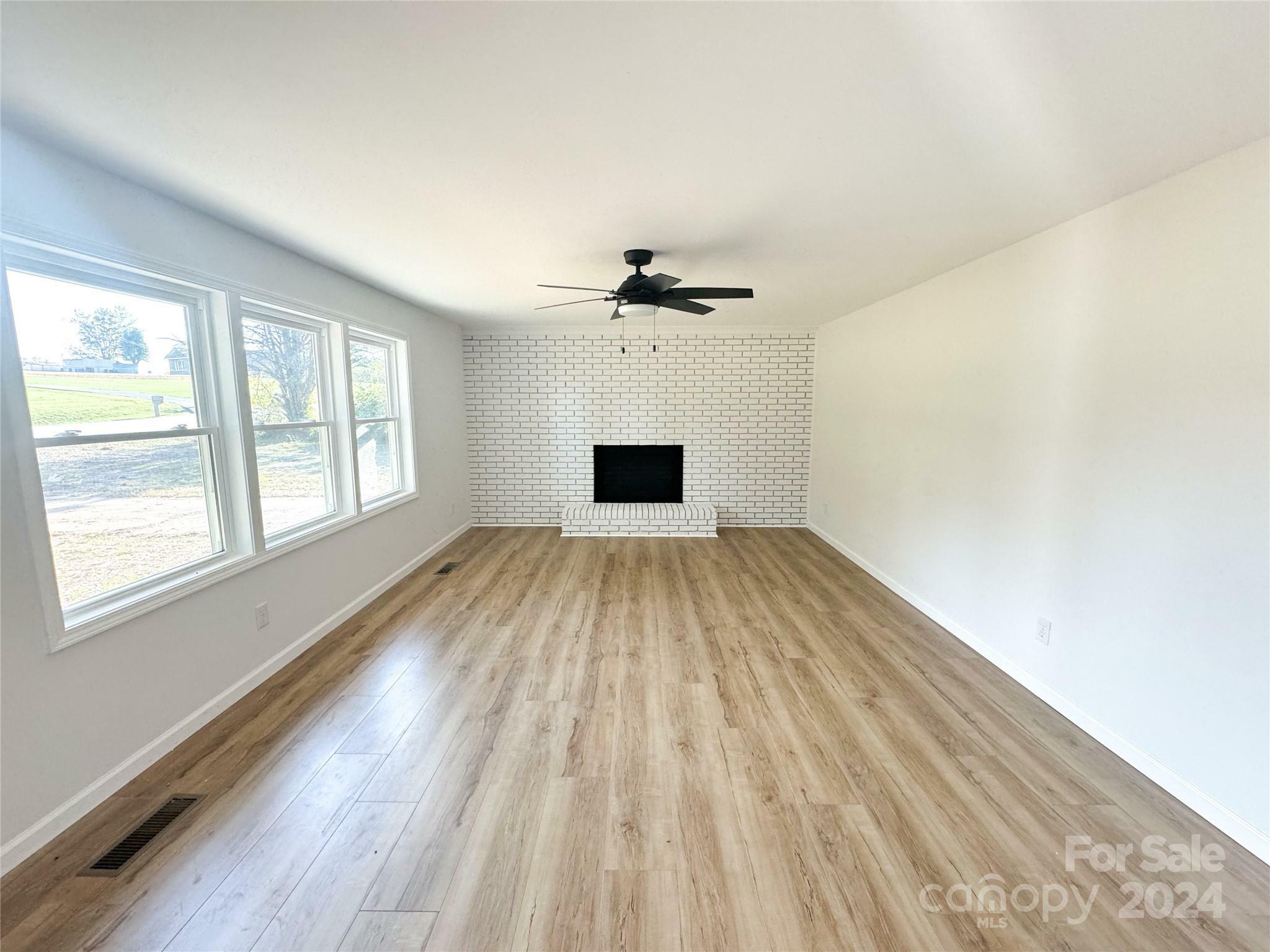 Property Photo:  5520 Chestnut Drive  NC 28602 