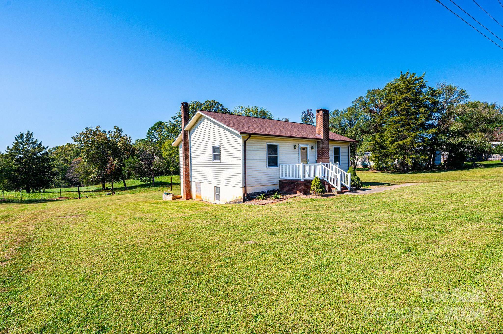 Property Photo:  943 30th Street NE  NC 28613 