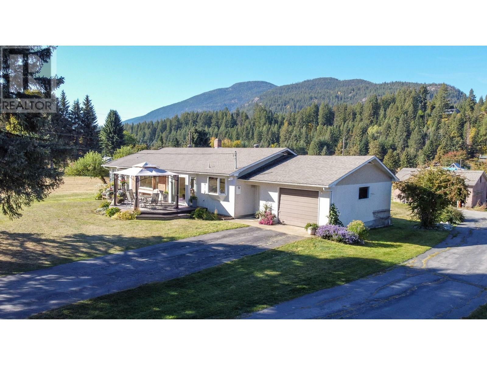 Property Photo:  2697 Shoreacres Road  BC V1N 4R1 