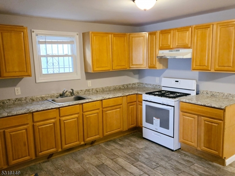 Property Photo:  165 Central Pl  1st Floor  NJ 07050 