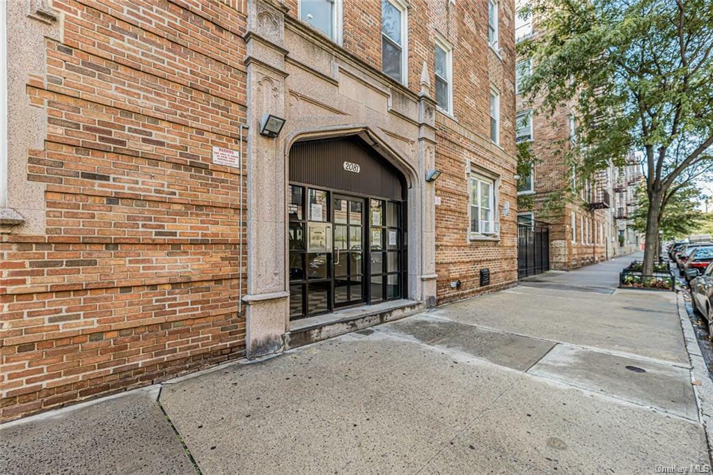 Property Photo:  2081 Cruger Avenue 2H  NY 10462 