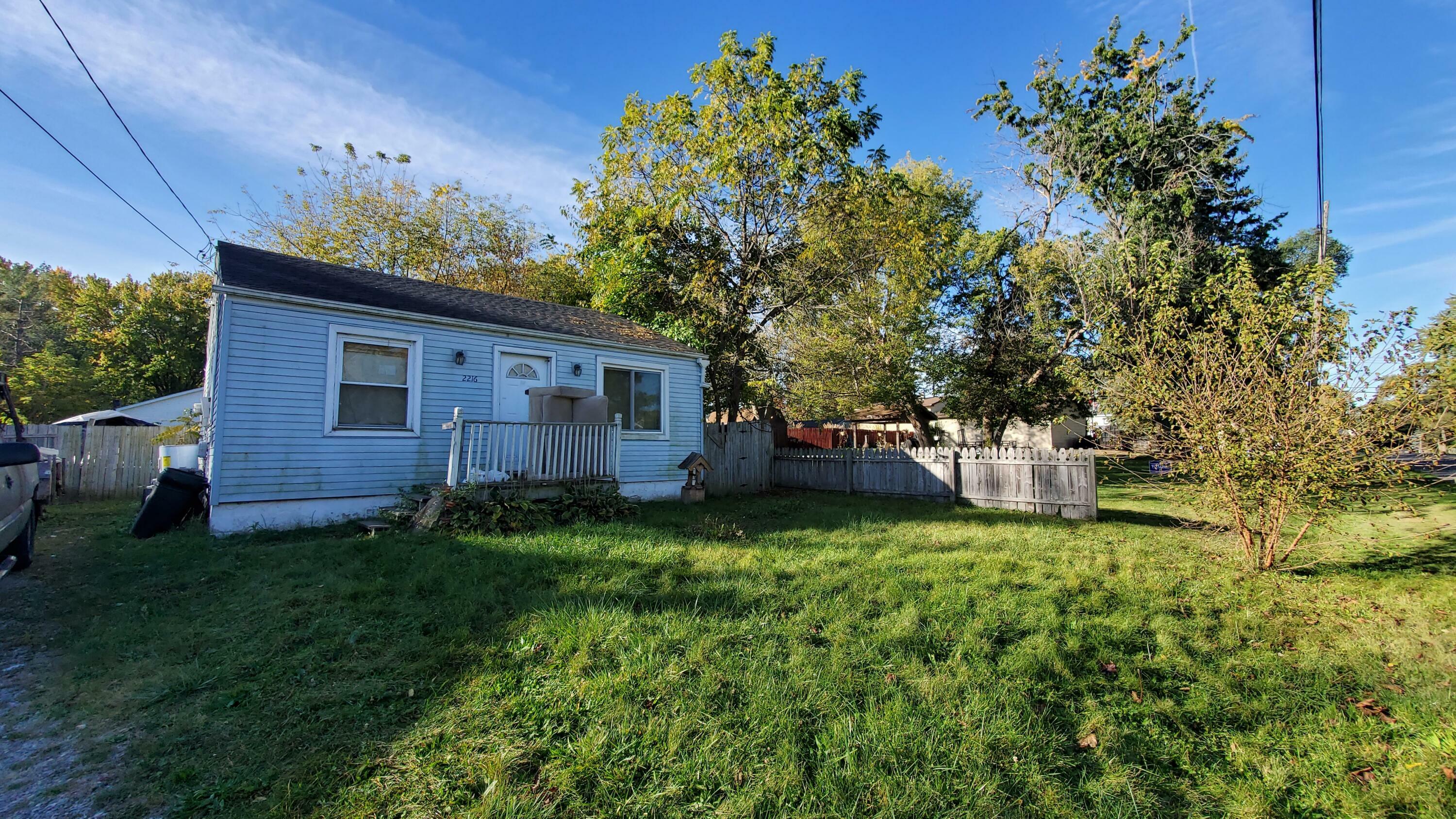 Property Photo:  2216 Savoy Avenue  MI 48529 