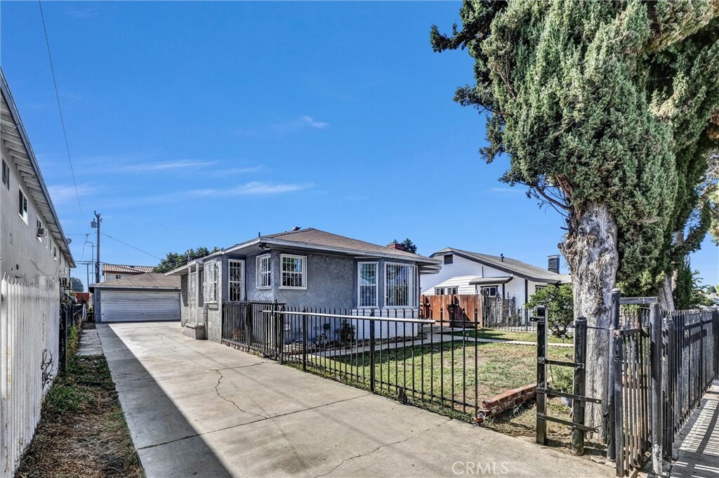 Property Photo:  3358 Louise Street  CA 90262 