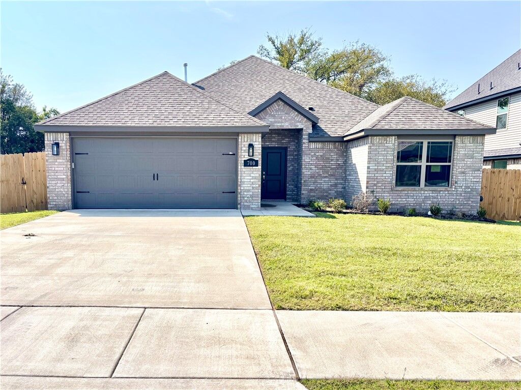 Property Photo: 700 W Taylor Street AR 72761