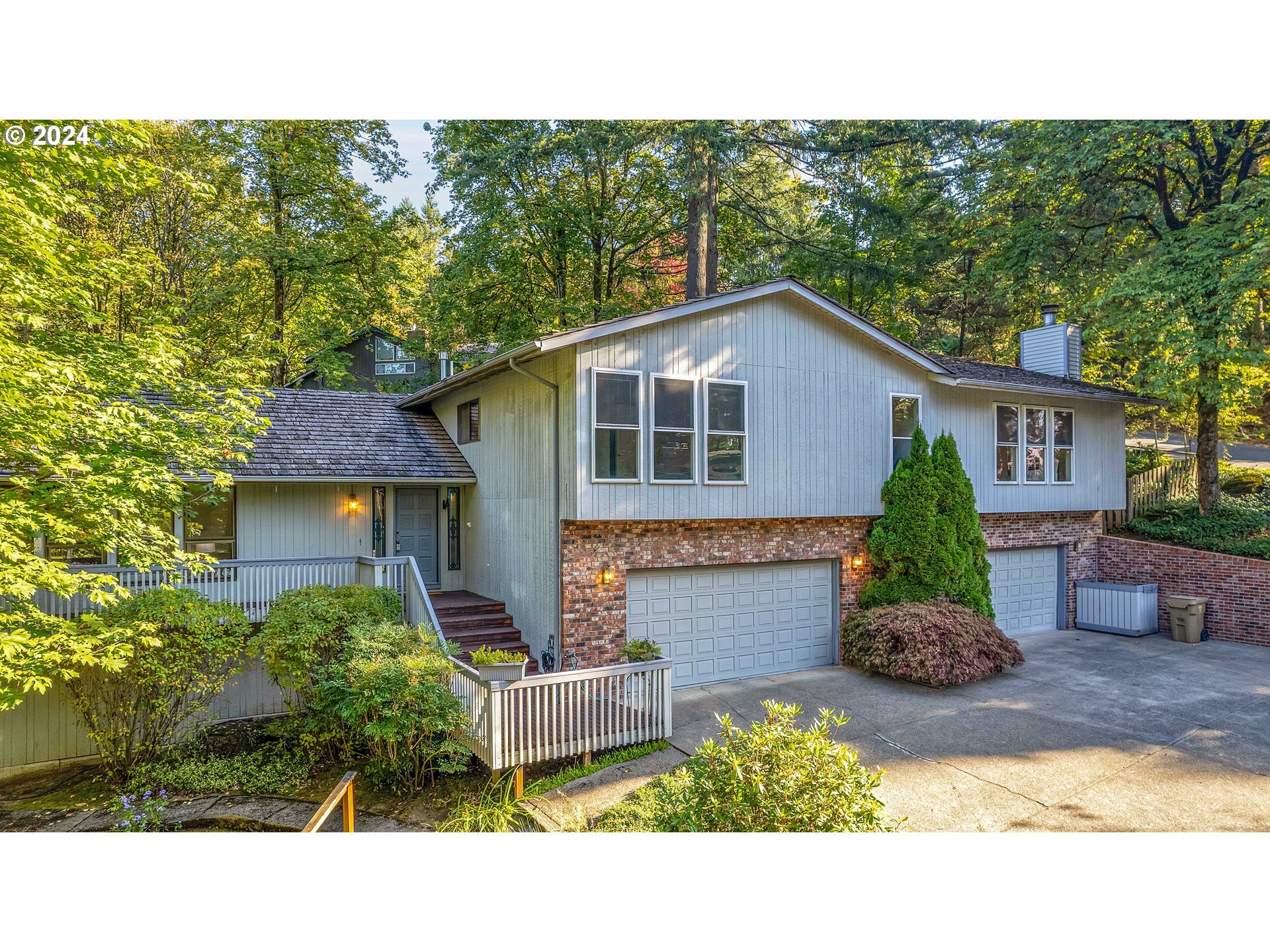 Property Photo: 1 Bernini Ct OR 97035