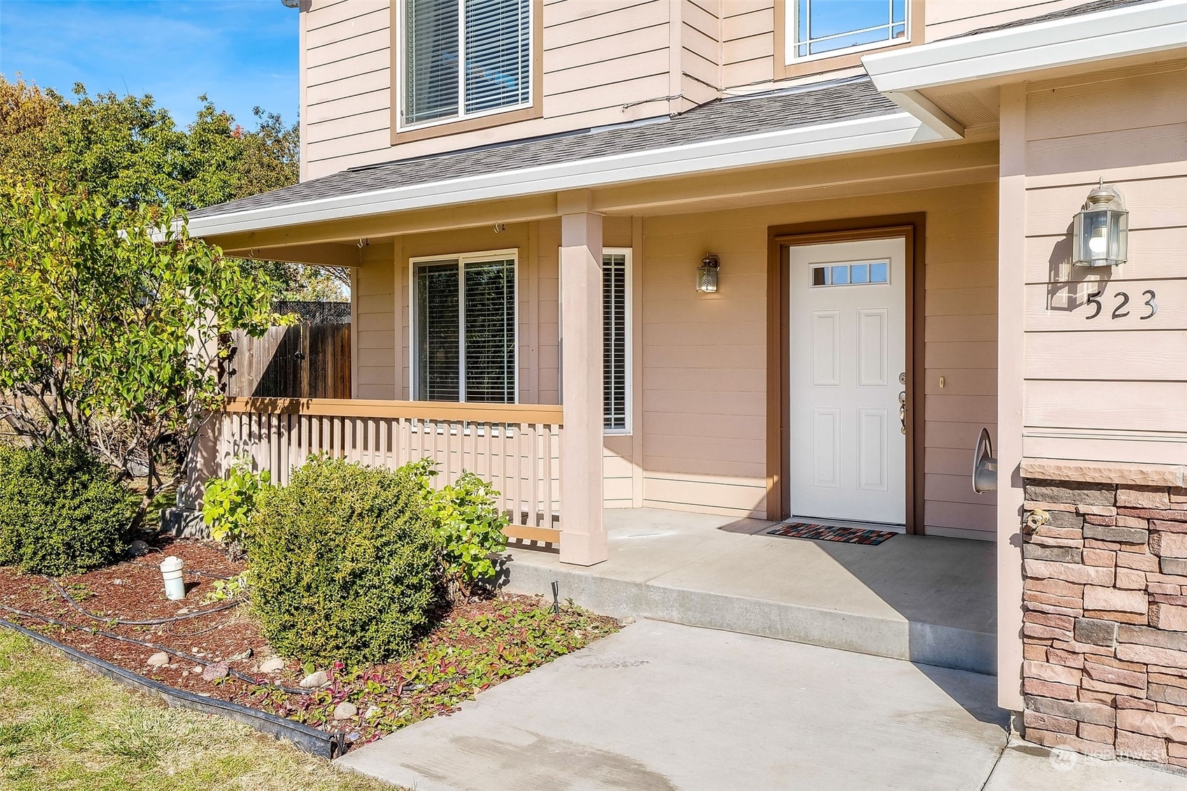 Property Photo:  523 S Harborview Street  WA 98837 