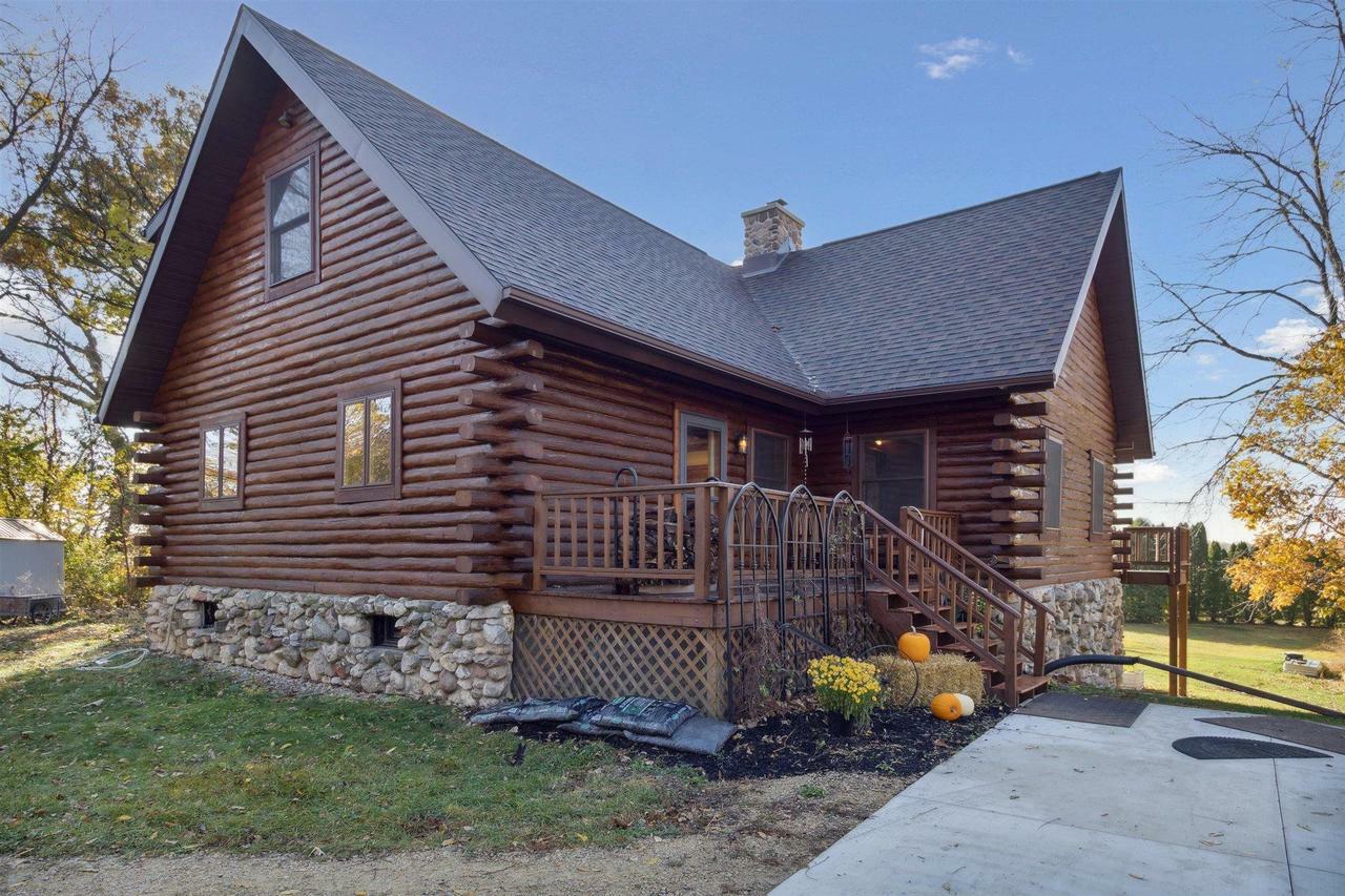 Property Photo:  285 County Road Mm  WI 53521 