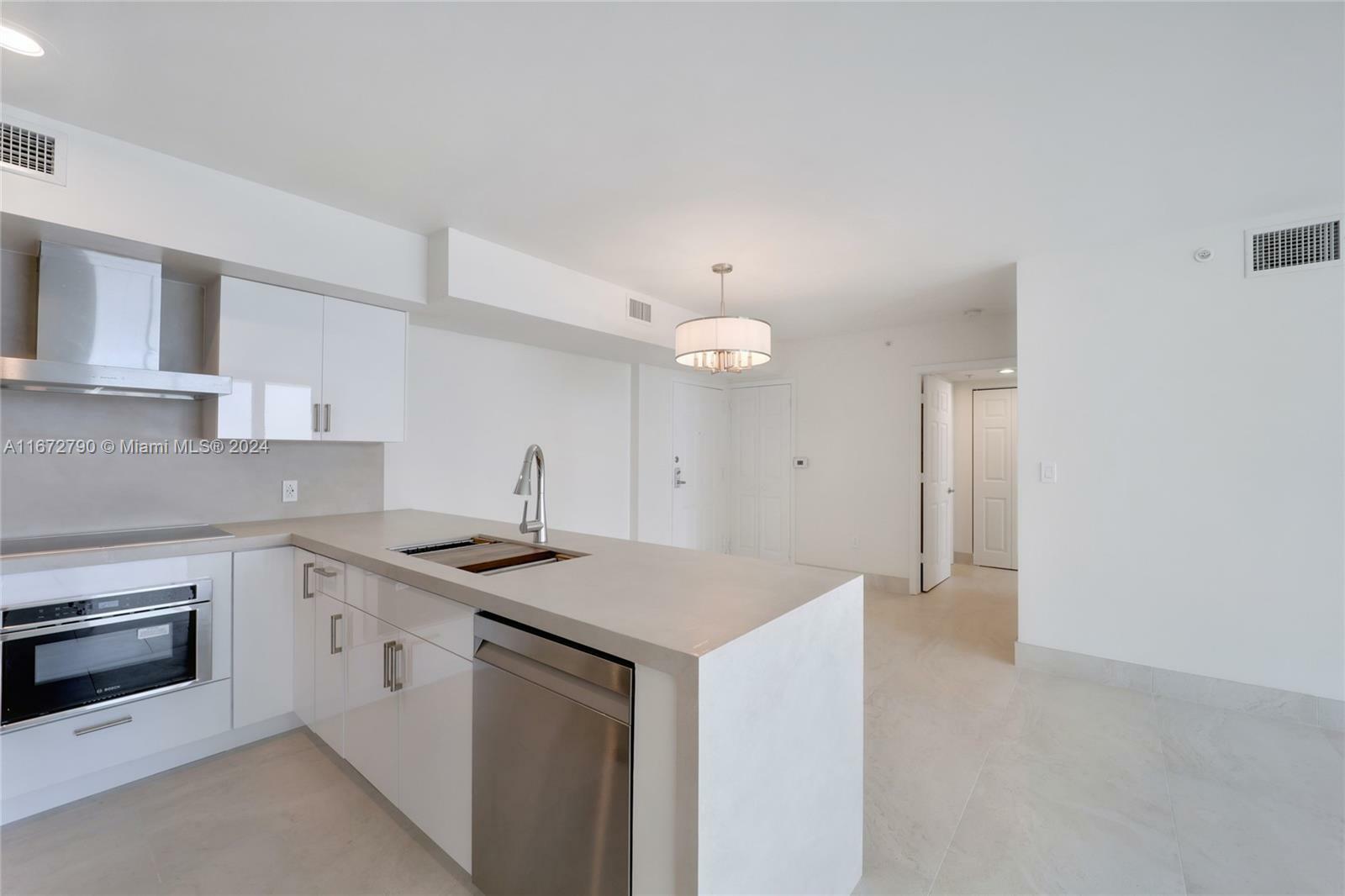 Property Photo:  1155 Brickell Bay Dr 3409  FL 33131 