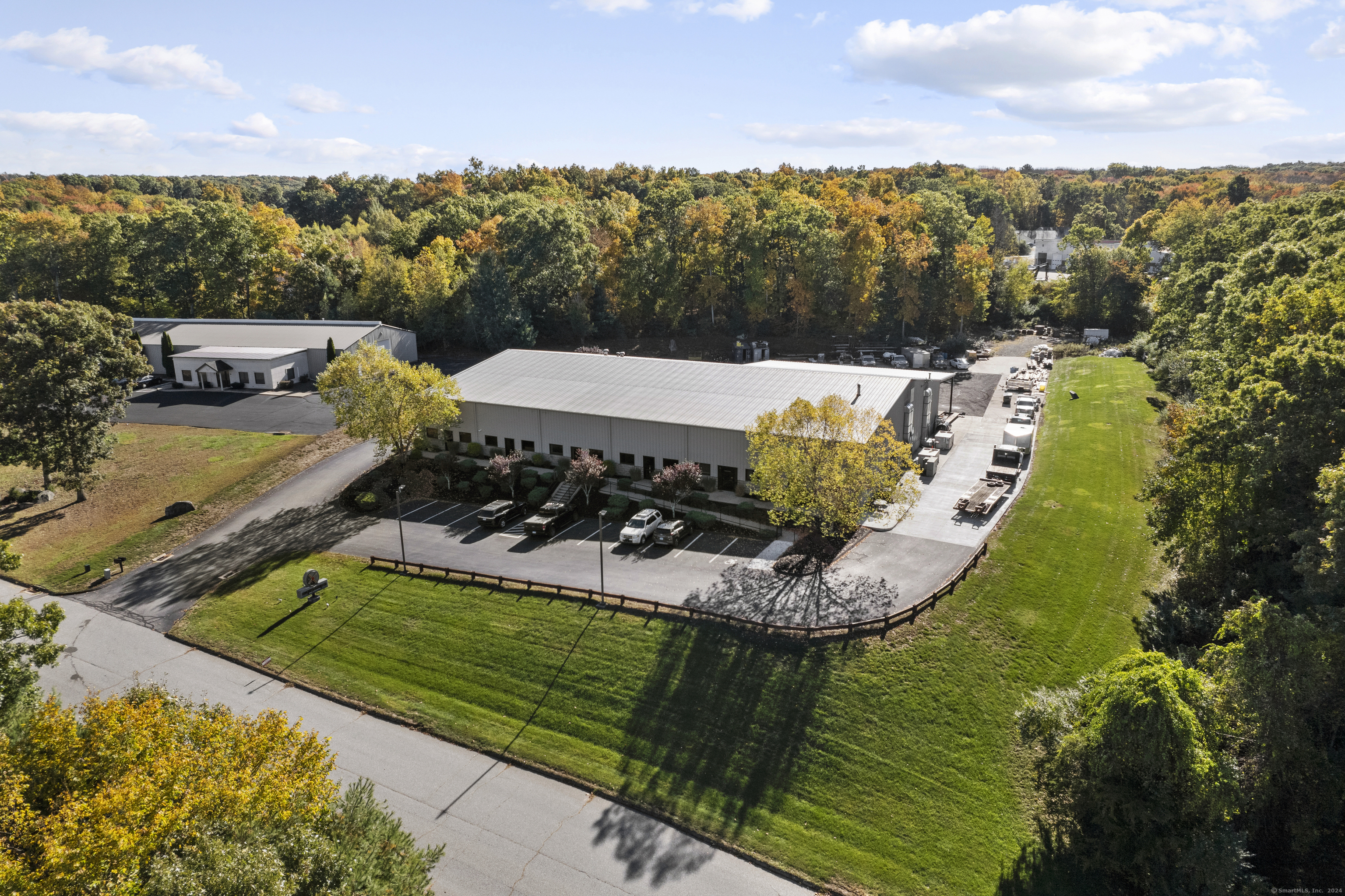Property Photo:  13 West Parkway  CT 06374 