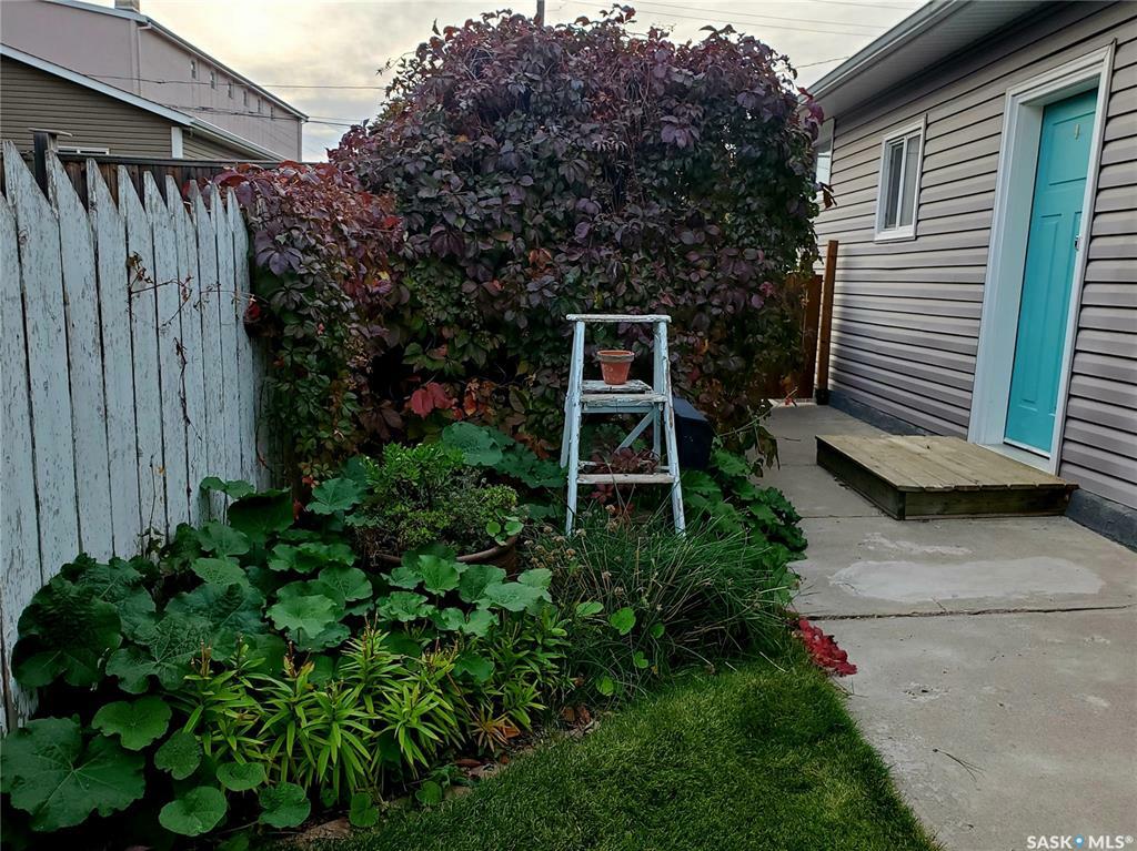 Property Photo:  240 4th Avenue NE  SK S9H 3L5 