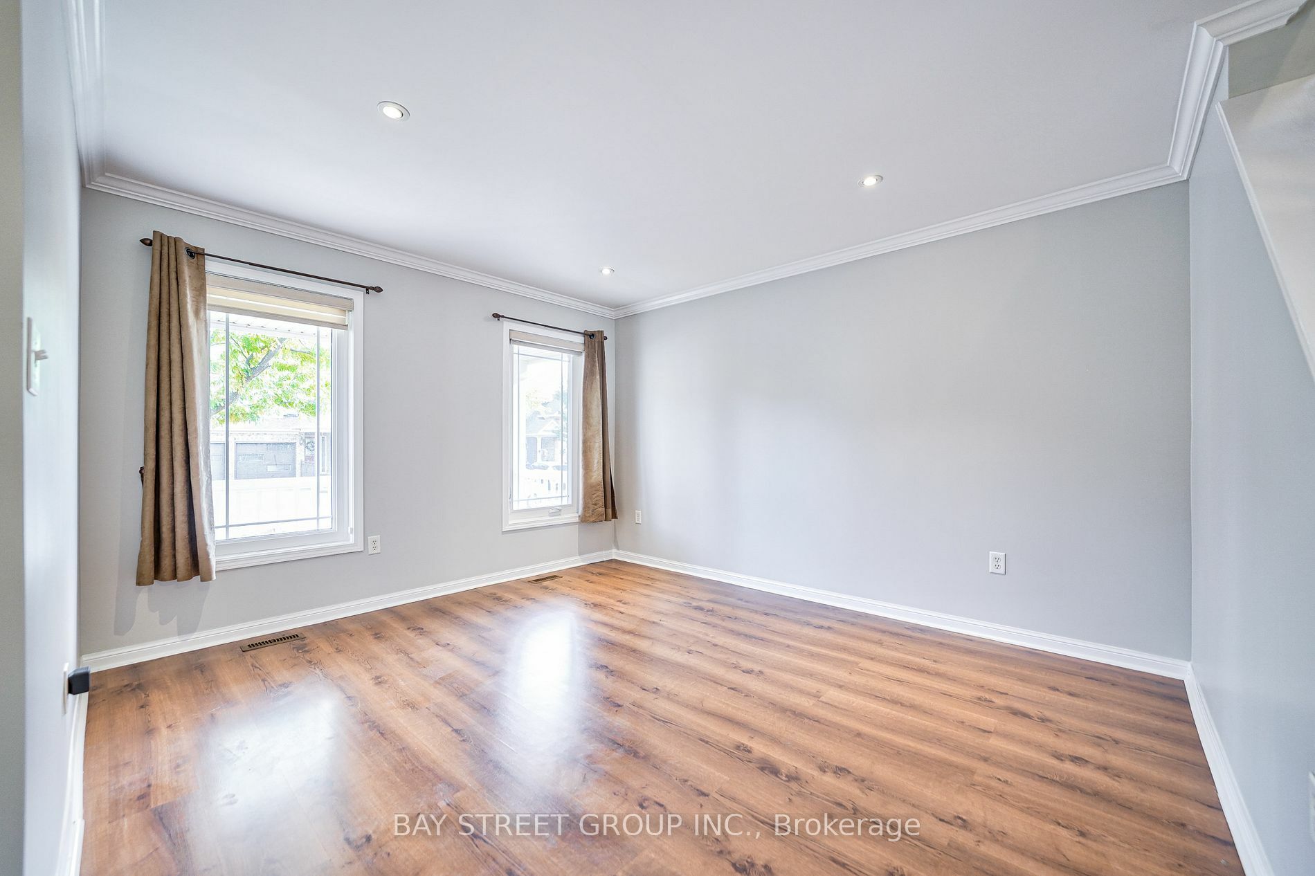 Property Photo:  18 Leagrove St  ON L7A 1Z7 